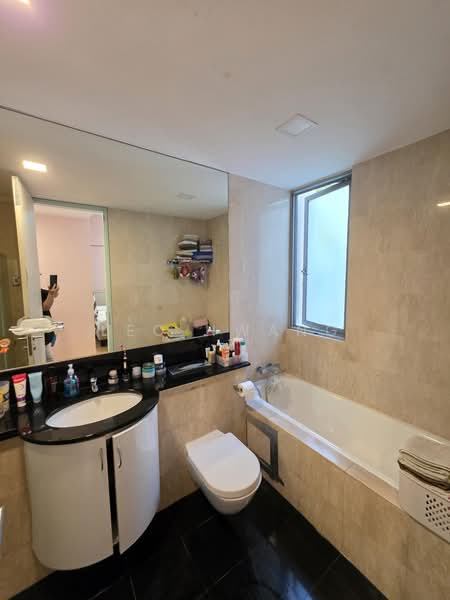The Lighthouse, 161 Jalan Loyang Besar, 3 Bedrooms, 1,841 sqft, Condominium For Sale, by Leo Hwang, 500221620 - Bathroom - PropertyGuru.com.sg