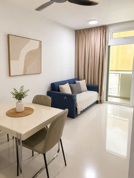 Cheap 2br Condo For Sale @ Parc Rosewood! Pool View!, Rosewood Drive, 2 Bedrooms, 581 sqft, Condominium For Sale, by Kevin Aw 胡锦胜, 500221630 - Living Room - PropertyGuru.com.sg