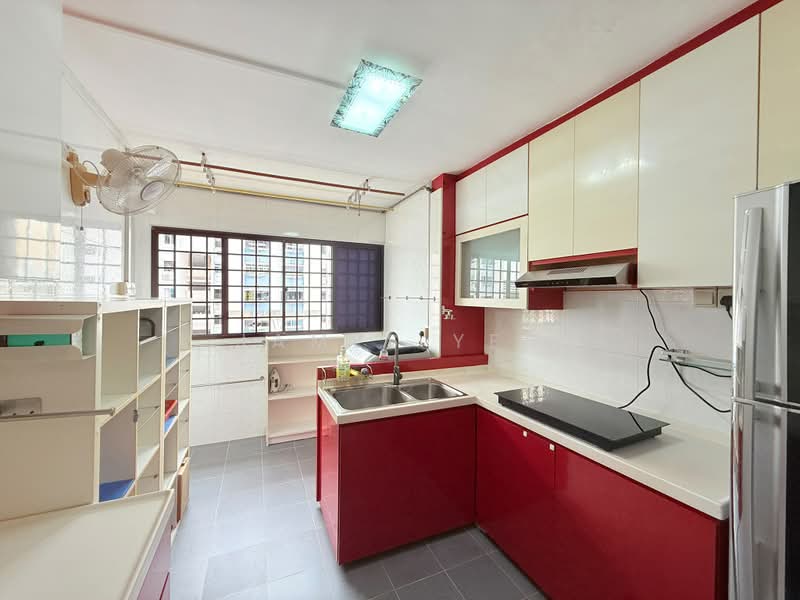 214 Bedok North Street 1, 214 Bedok North Street 1, 2 Bedrooms, 732 sqft, HDB Flat For Rent, by James Yeo, 500221636 - Kitchen - PropertyGuru.com.sg