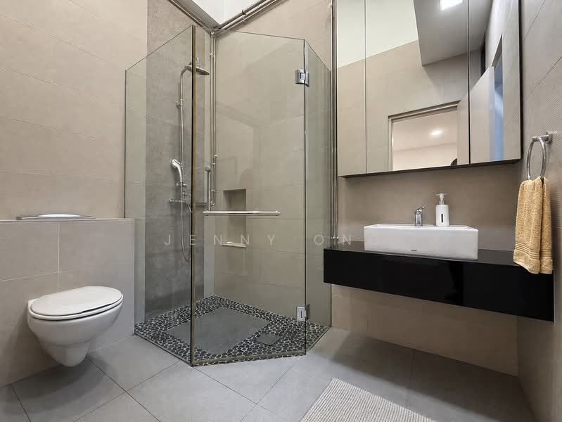 Serangoon Garden Estate, Chuan Terrace / Chuan Walk / Colchester Grove / Coniston Grove, 5 Bedrooms, 3,150 sqft, Terraced House For Sale, by Jenny Ong, 500221637 - Bathroom - PropertyGuru.com.sg