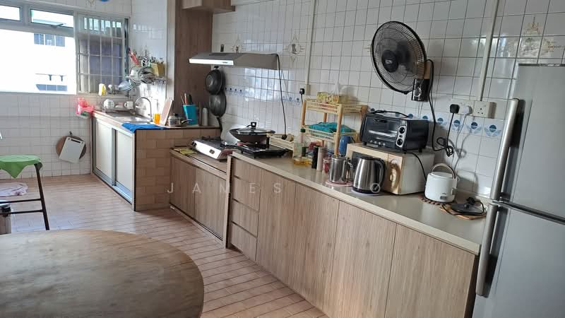 168 Woodlands Street 11, 168 Woodlands Street 11, Room Rental, 150 sqft, HDB Flat For Rent, by James Yeo, 500221640 - Kitchen - PropertyGuru.com.sg