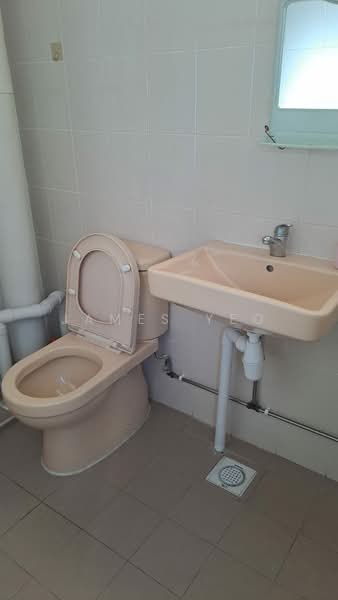 168 Woodlands Street 11, 168 Woodlands Street 11, Room Rental, 150 sqft, HDB Flat For Rent, by James Yeo, 500221640 - Bathroom - PropertyGuru.com.sg