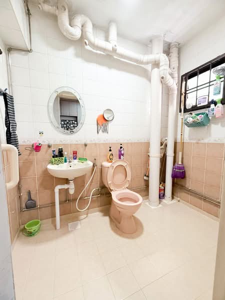 619 Jurong West Street 65, 619 Jurong West Street 65, 3 Bedrooms, 1,173 sqft, HDB Flat For Sale, by Natalie Lim, 500221659 - Bathroom - PropertyGuru.com.sg