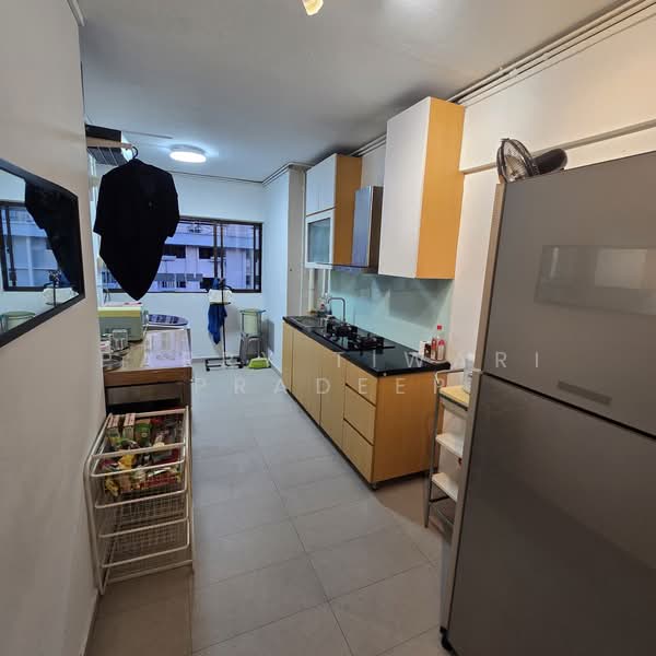 42 Cambridge Road, 42 Cambridge Road, 3 Bedrooms, 771 sqft, HDB Flat For Rent, by Parry Tiwari Pradeep, 500221671 - Kitchen - PropertyGuru.com.sg