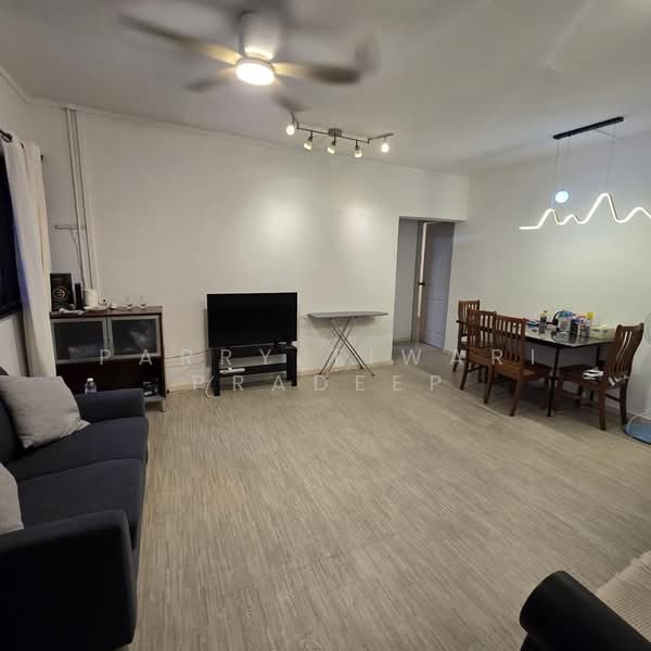 42 Cambridge Road, 42 Cambridge Road, 3 Bedrooms, 771 sqft, HDB Flat For Rent, by Parry Tiwari Pradeep, 500221671 - Living Room - PropertyGuru.com.sg