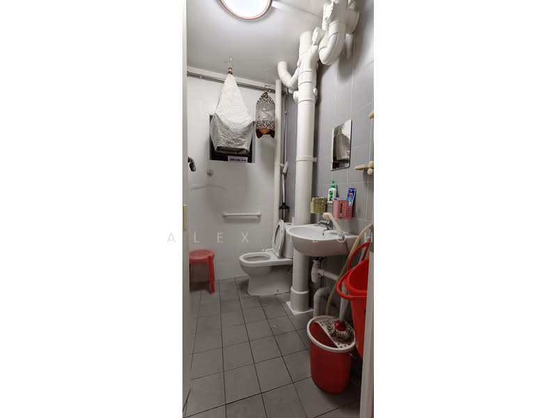 416 Bukit Batok West Avenue 4, 416 Bukit Batok West Avenue 4, Room Rental, 100 sqft, HDB Flat For Rent, by Alex Teoh, 500221678 - Bathroom - PropertyGuru.com.sg