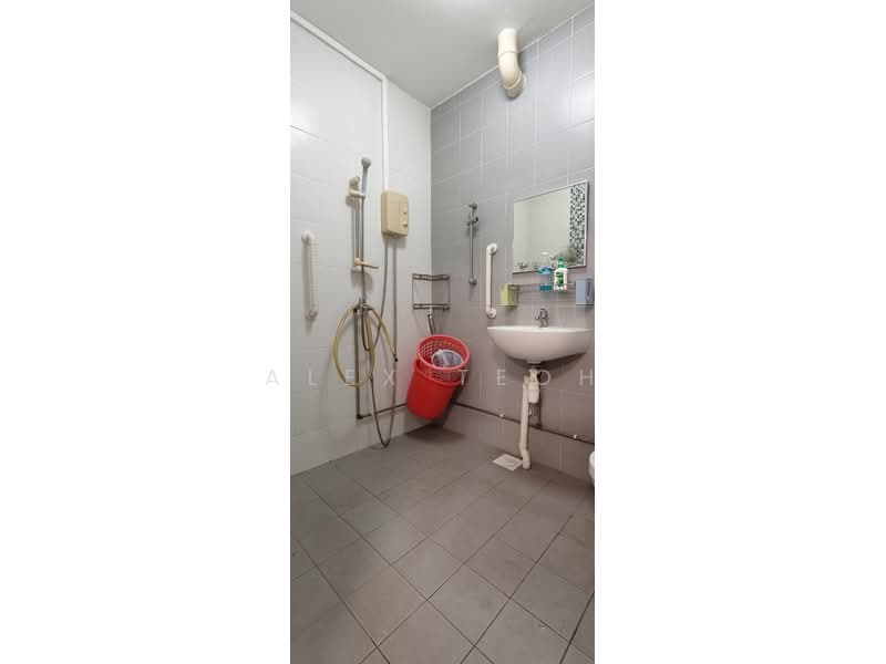 416 Bukit Batok West Avenue 4, 416 Bukit Batok West Avenue 4, Room Rental, 100 sqft, HDB Flat For Rent, by Alex Teoh, 500221678 - Bathroom - PropertyGuru.com.sg