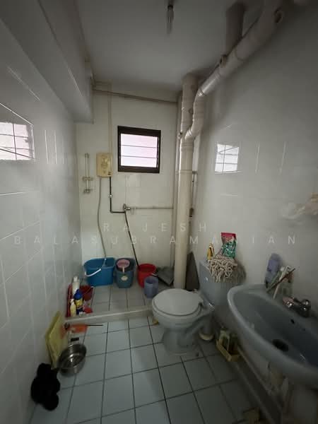 484B Choa Chu Kang Avenue 5, 484B Choa Chu Kang Avenue 5, 3 Bedrooms, 1,302 sqft, HDB Flat For Rent, by Rajesh Balasubramanian, 500221684 - Bathroom - PropertyGuru.com.sg