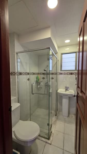 Aspen Heights, 261 River Valley Road, 2 Bedrooms, 883 sqft, Condominium For Sale, by Tan Tien An (陈天安), 500221687 - Common Bathroom - PropertyGuru.com.sg