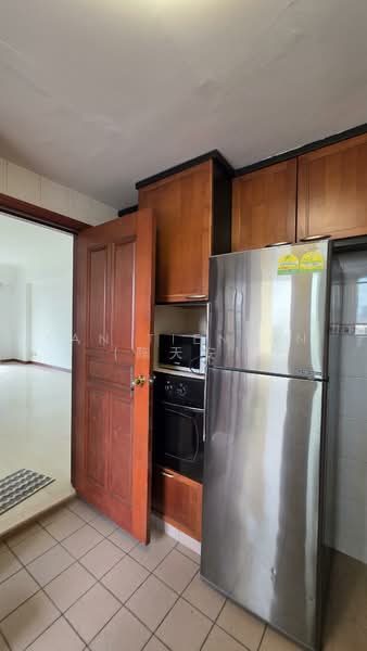 Aspen Heights, 261 River Valley Road, 2 Bedrooms, 883 sqft, Condominium For Sale, by Tan Tien An (陈天安), 500221687 - Kitchen - PropertyGuru.com.sg