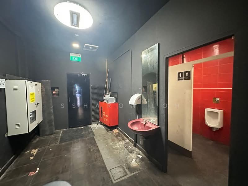696 Geylang Road, Geylang road, 3 Bedrooms, 1,500 sqft, Shophouse For Rent, by Ssharon Loh, 500221688 - Bathroom - PropertyGuru.com.sg