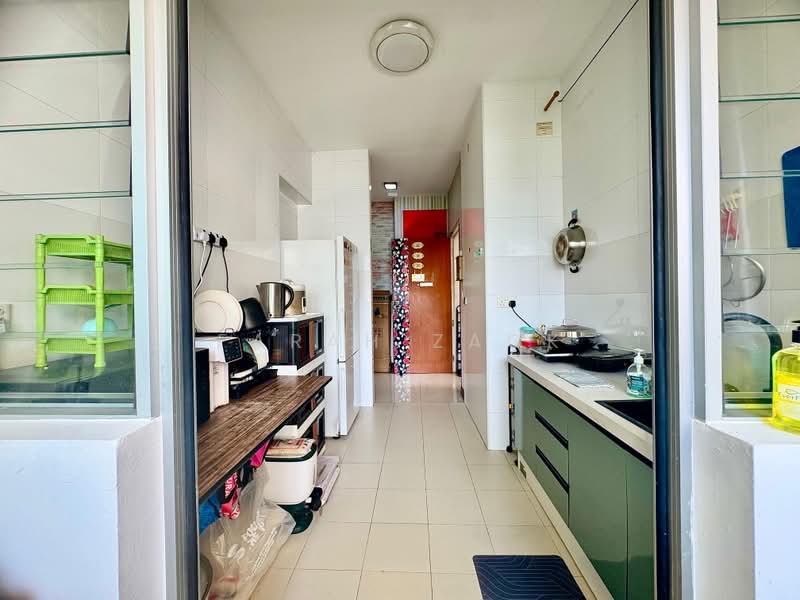 512A Yishun Street 51, 512A Yishun Street 51, 2 Bedrooms, 732 sqft, HDB Flat For Sale, by Farah Zack, 500221697 - Kitchen - PropertyGuru.com.sg