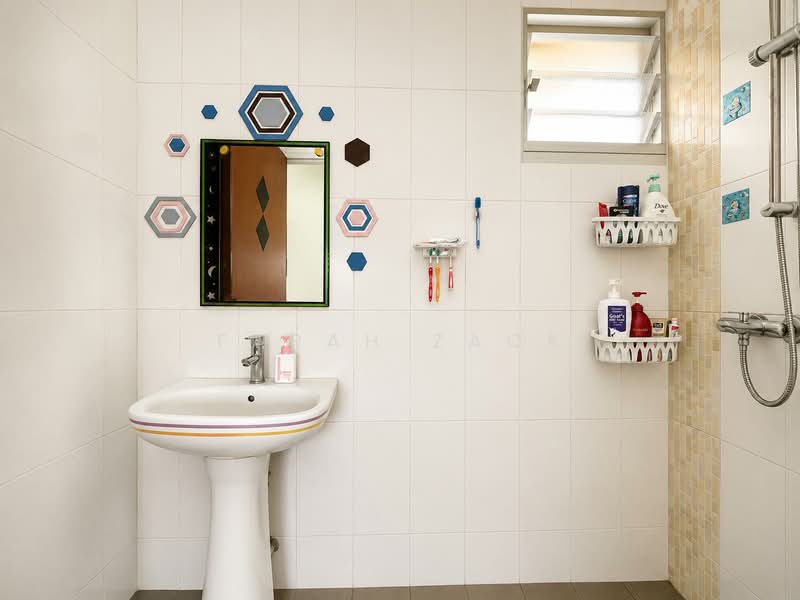512A Yishun Street 51, 512A Yishun Street 51, 2 Bedrooms, 732 sqft, HDB Flat For Sale, by Farah Zack, 500221697 - Bathroom - PropertyGuru.com.sg