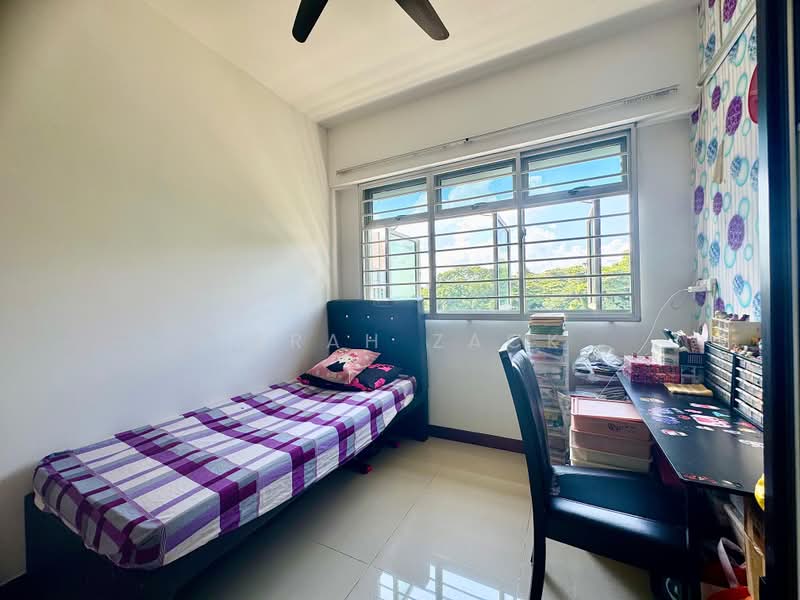 512A Yishun Street 51, 512A Yishun Street 51, 2 Bedrooms, 732 sqft, HDB Flat For Sale, by Farah Zack, 500221697 - Bedroom - PropertyGuru.com.sg