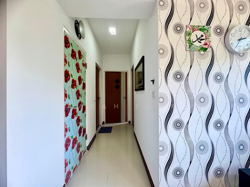 512A Yishun Street 51, 512A Yishun Street 51, 2 Bedrooms, 732 sqft, HDB Flat For Sale, by Farah Zack, 500221697 - Corridor - PropertyGuru.com.sg