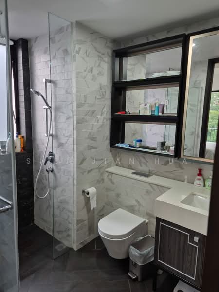 Mayfair Gardens, 16 Rifle Range Road, 2 Bedrooms, 753 sqft, Condominium For Sale, by Shen Jian Hua, 500221702 - Bathroom - PropertyGuru.com.sg