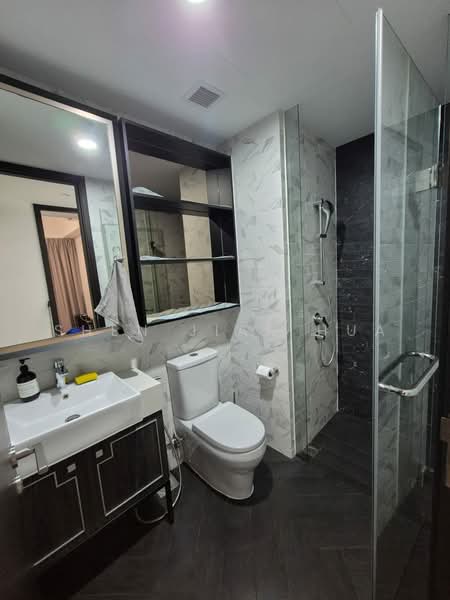 Mayfair Gardens, 16 Rifle Range Road, 2 Bedrooms, 753 sqft, Condominium For Sale, by Shen Jian Hua, 500221702 - Bathroom - PropertyGuru.com.sg