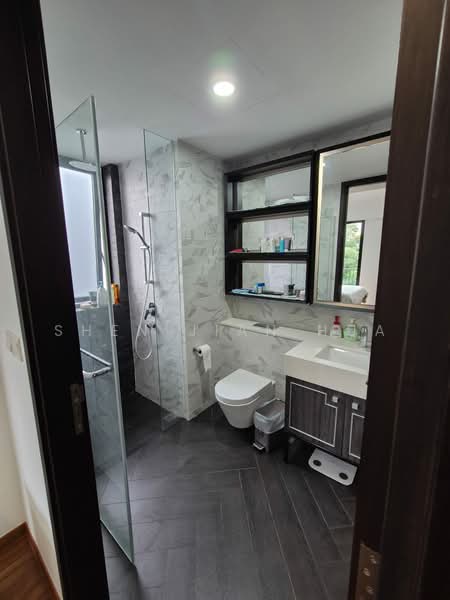 Mayfair Gardens, 16 Rifle Range Road, 2 Bedrooms, 753 sqft, Condominium For Sale, by Shen Jian Hua, 500221702 - Bathroom - PropertyGuru.com.sg