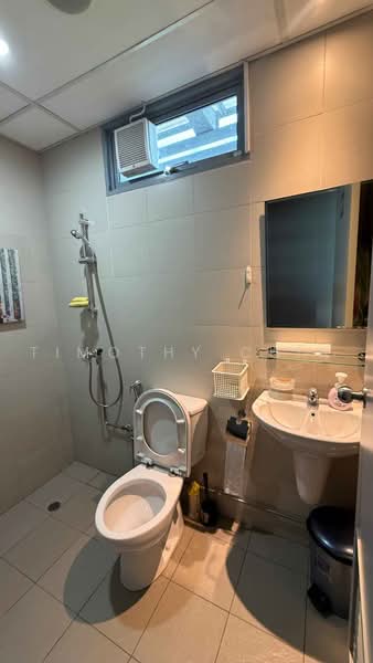 One Commonwealth, 1 Commonwealth Lane, 1,195 sqft, Light Industrial (B1) For Sale, by Timothy Chia, 500221705 - Bathroom - CommercialGuru.com.sg