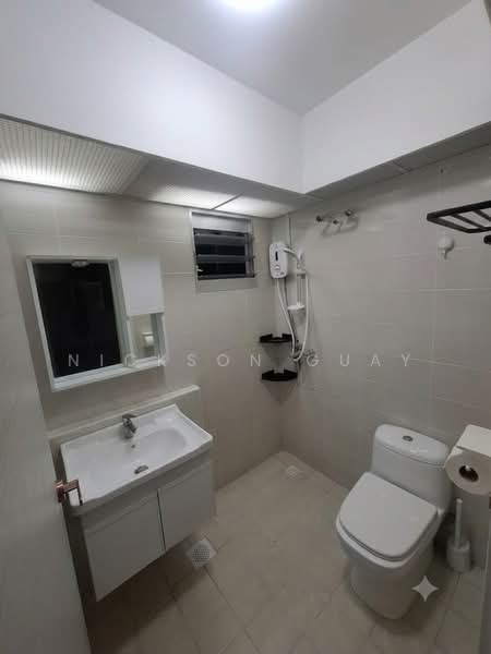 431D Yishun Avenue 1, Yishun Avenue 1, 3 Bedrooms, 990 sqft, HDB Flat For Sale, by Nickson Guay, 500221725 - Bathroom - PropertyGuru.com.sg