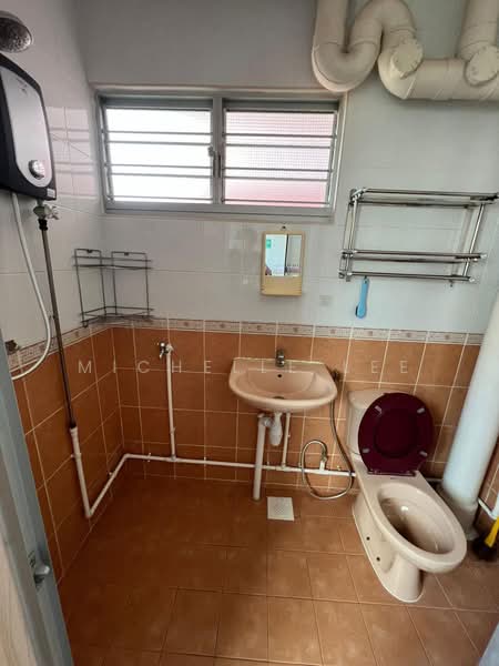 102 Ang Mo Kio Avenue 3, 102 Ang Mo Kio Avenue 3, Room Rental, 200 sqft, HDB Flat For Rent, by Michelle Lee, 500221735 - Bathroom - PropertyGuru.com.sg