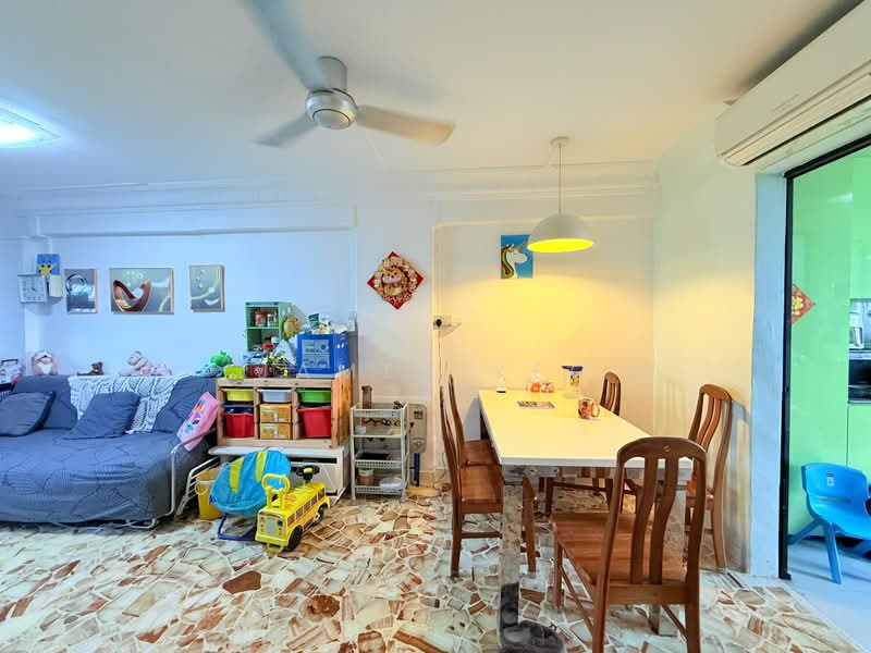 76 Bedok North Road, 76 Bedok North Road, 2 Bedrooms, 753 sqft, HDB Flat For Sale, by James Yeo, 500221739 - Living Room - PropertyGuru.com.sg