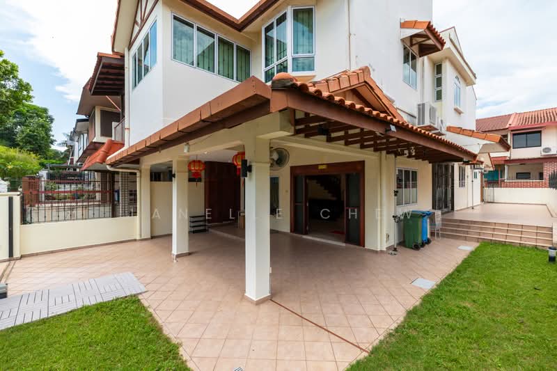 Tai Keng Gardens, Tai Keng Gardens, 5 Bedrooms, 3,000 sqft, Corner Terrace For Sale, by Janelle Chew, 500221747 - Car Porch / Side Garden - PropertyGuru.com.sg
