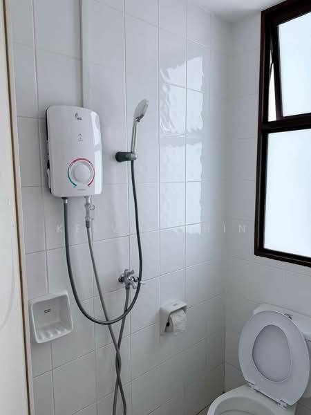Varsity Park Condominium, 62 West Coast Road, Room Rental, 150 sqft, Condominium For Rent, by Kelvin Chin, 500221751 - Bathroom - PropertyGuru.com.sg