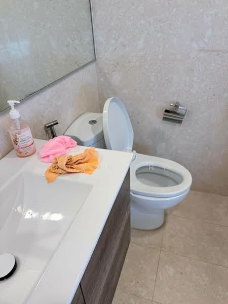 Varsity Park Condominium, 62 West Coast Road, Room Rental, 150 sqft, Condominium For Rent, by Kelvin Chin, 500221751 - Bathroom - PropertyGuru.com.sg