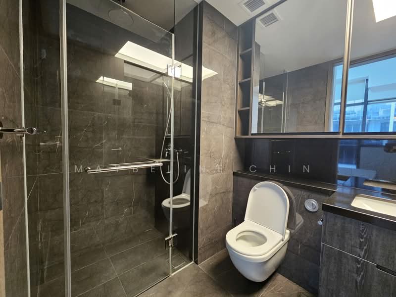 The M, 32 Middle Road, 1 Bedroom, 452 sqft, Condominium For Sale, by Maybeline Chin, 500221752 - Bathroom - PropertyGuru.com.sg