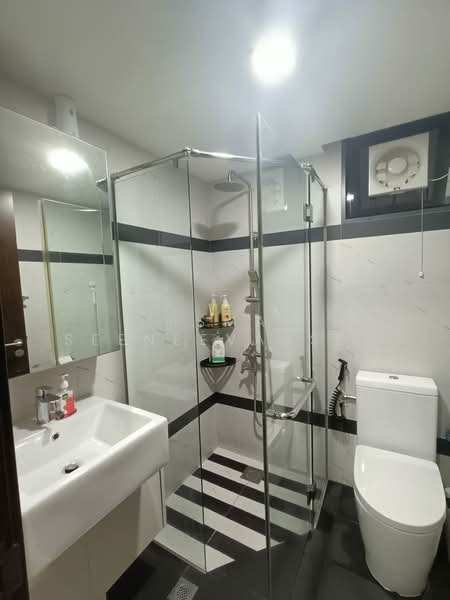 Symphony Suites, 21 Yishun Close, 3 Bedrooms, 786 sqft, Condominium For Sale, by Isma Seeneevassen, 500221760 - Bathroom - PropertyGuru.com.sg