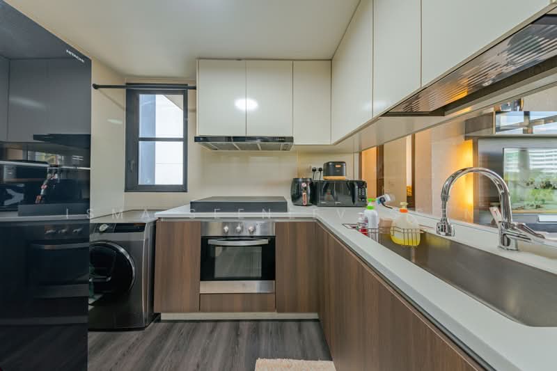 Symphony Suites, 21 Yishun Close, 3 Bedrooms, 786 sqft, Condominium For Sale, by Isma Seeneevassen, 500221760 - Kitchen - PropertyGuru.com.sg