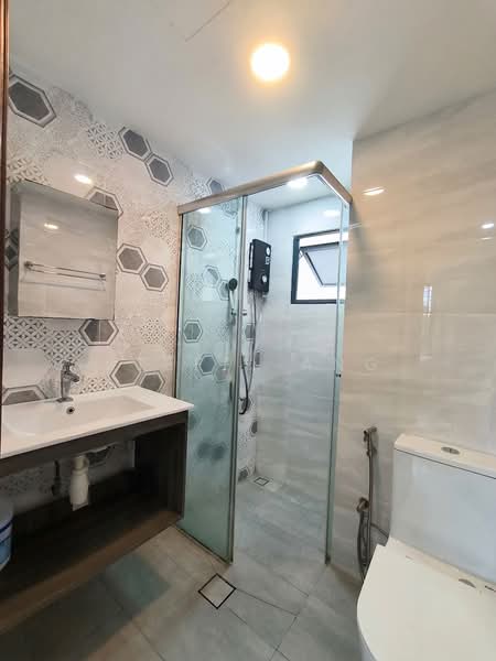 Regentville, 12 Hougang Street 92, 3 Bedrooms, 1,076 sqft, Condominium For Sale, by Steffi Ang, 500221773 - Bathroom - PropertyGuru.com.sg