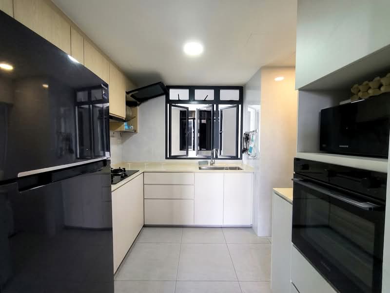 Regentville, 12 Hougang Street 92, Hougang / Punggol / Sengkang, 3 Bedrooms, 1,076 sqft, Condominium For Sale, by Steffi Ang, 500221773 - Kitchen - PropertyGuru.com.sg
