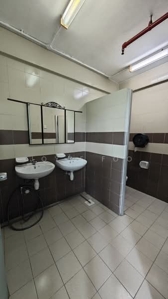 New Century, New Industrial Road, 1,700 sqft, Light Industrial (B1) For Rent, by Joyce Foo, 500221788 - Bathroom - CommercialGuru.com.sg