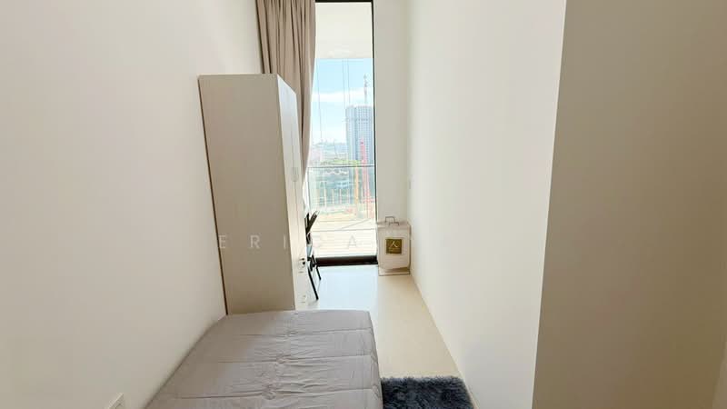 The Crest, 101 Prince Charles Crescent, Room Rental, 100 sqft, Condominium For Rent, by Erica Yap, 500221799 - Bedroom - PropertyGuru.com.sg