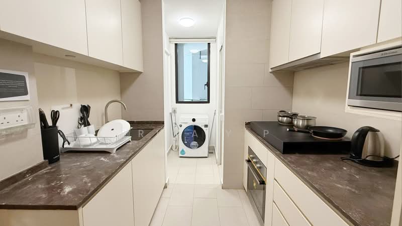The Crest, 101 Prince Charles Crescent, Room Rental, 100 sqft, Condominium For Rent, by Erica Yap, 500221799 - Kitchen - PropertyGuru.com.sg