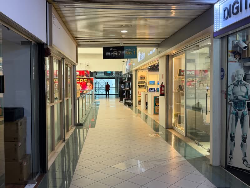 Sim Lim Square, 1 Rochor Canal Road, Beach Road / Bugis / Rochor, 506 sqft, Other Retail For Sale, by Justin Koh, 500221805 - Corridor - CommercialGuru.com.sg