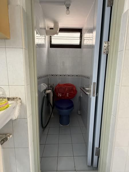 128 Lorong 1 Toa Payoh, 128 Lorong 1 Toa Payoh, 1 Bedroom, 67 sqft, HDB Flat For Sale, by Janine Lim, 500221812 - Bathroom - PropertyGuru.com.sg