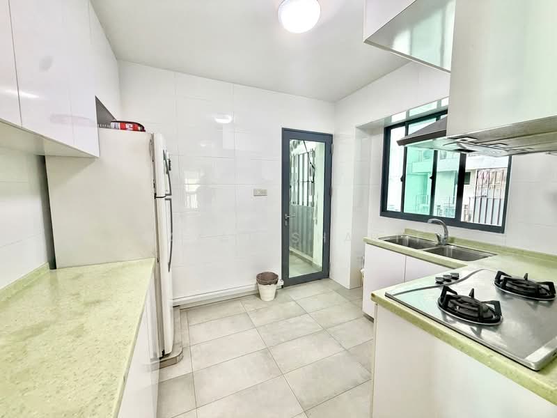 Pinnacle @ Duxton, 1E Cantonment Road, 3 Bedrooms, 1,152 sqft, HDB Flat For Sale, by Hidayat Shariff, 500221818 - Kitchen - PropertyGuru.com.sg