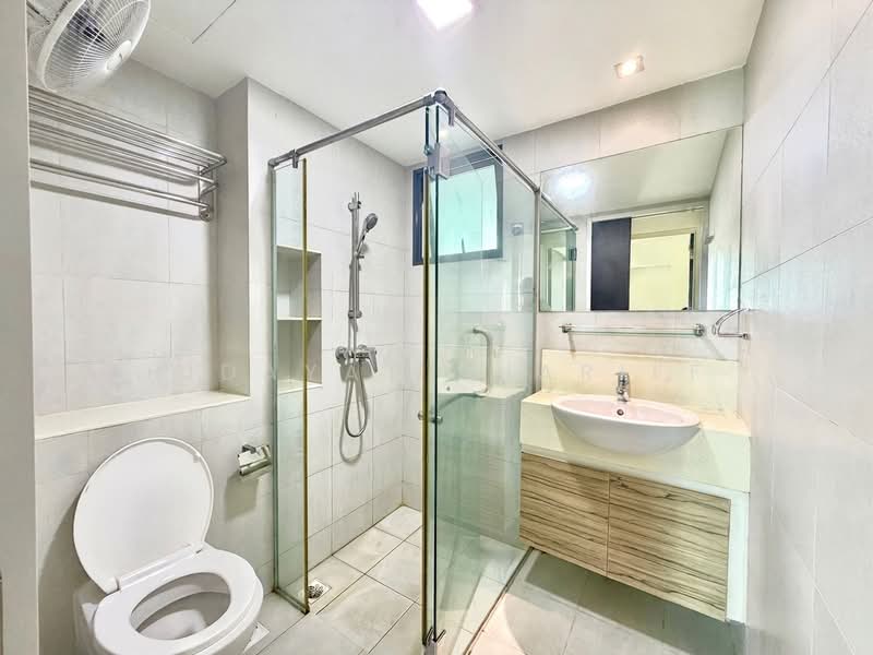 Pinnacle @ Duxton, 1E Cantonment Road, 3 Bedrooms, 1,152 sqft, HDB Flat For Sale, by Hidayat Shariff, 500221818 - Bathroom - PropertyGuru.com.sg