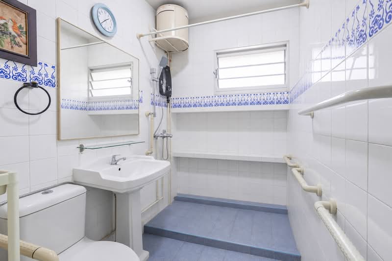 566 Choa Chu Kang Street 52, 566 Choa Chu Kang Street 52, 3 Bedrooms, 1,389 sqft, HDB Flat For Sale, by Wes Teo, 500221819 - Bathroom - PropertyGuru.com.sg