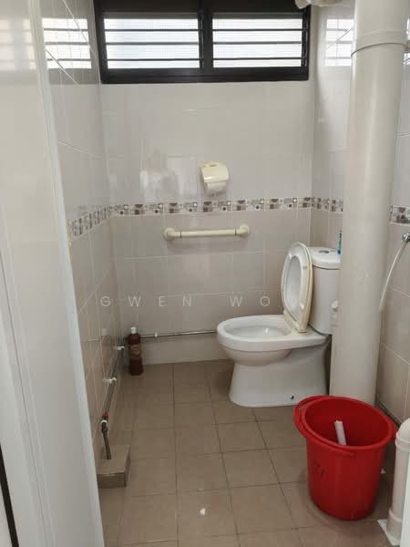 365 Clementi Avenue 2, 365 Clementi Avenue 2, Buona Vista / West Coast / Clementi New Town, 3 Bedrooms, 871 sqft, HDB Flat For Sale, by Gwen Woo, 500221828 - Common Bathroom - PropertyGuru.com.sg