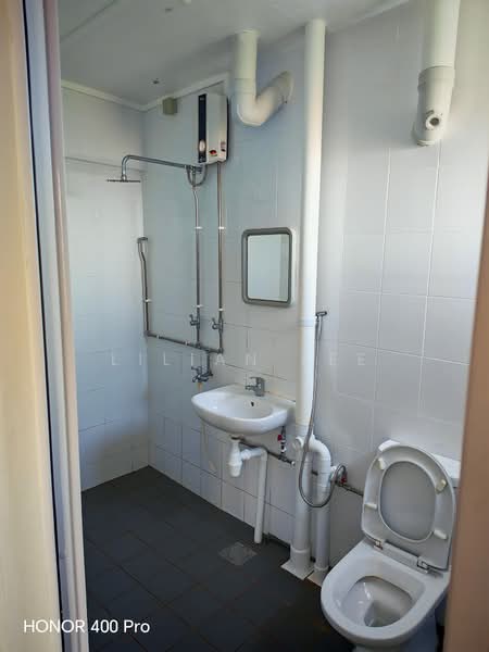 444 Jurong West Avenue 1, 444 Jurong West Avenue 1, Room Rental, 110 sqft, HDB Flat For Rent, by Lilian Lee, 500221863 - Bathroom - PropertyGuru.com.sg