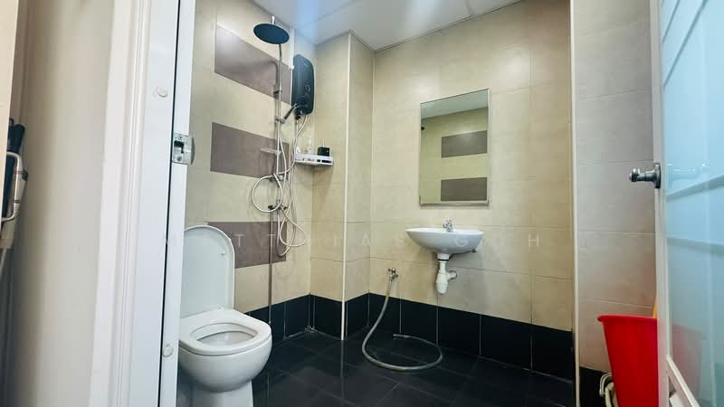 Midview City, 24 Sin Ming Lane, 1,291 sqft, Light Industrial (B1) For Rent, by Matthias Goh, 500221864 - Bathroom - CommercialGuru.com.sg