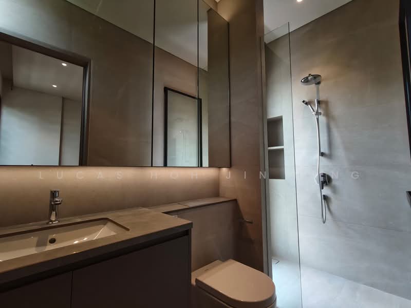 Hillcrest road, HIllcrest Road, Tanglin / Holland / Bukit Timah, 5 Bedrooms, 6,700 sqft, Semi-Detached House For Sale, by Lucas Hoh Jin Heng, 500221871 - Bathroom - PropertyGuru.com.sg