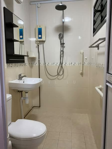 123 Bishan Street 12, 123 Bishan Street 12, 3 Bedrooms, 84 sqft, HDB Flat For Sale, by Noel Lu, 500221872 - Bathroom - PropertyGuru.com.sg