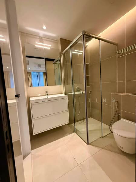 Ensuite bedrooms apartment in Novena - 5 mins walk to MRT, , 2 Bedrooms, 1,060 sqft, Terraced House For Rent, by Liow Hai Ting, 500221875 - Bathroom - PropertyGuru.com.sg