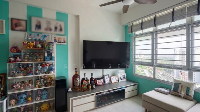 330A Anchorvale Street, 330A Anchorvale Street, 3 Bedrooms, 1,000 sqft, HDB Flat For Sale, by Bryan Seah Seng Ping, 500221877 - Living Room - PropertyGuru.com.sg