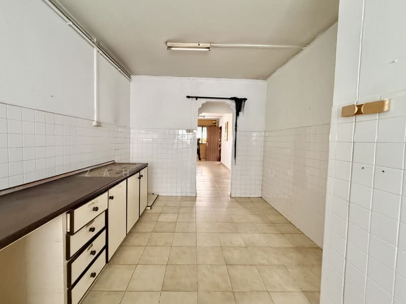 219 Petir Road, 219 Petir Road, 2 Bedrooms, 786 sqft, HDB Flat For Sale, by Zahidah Sauki, 500221879 - Kitchen - PropertyGuru.com.sg